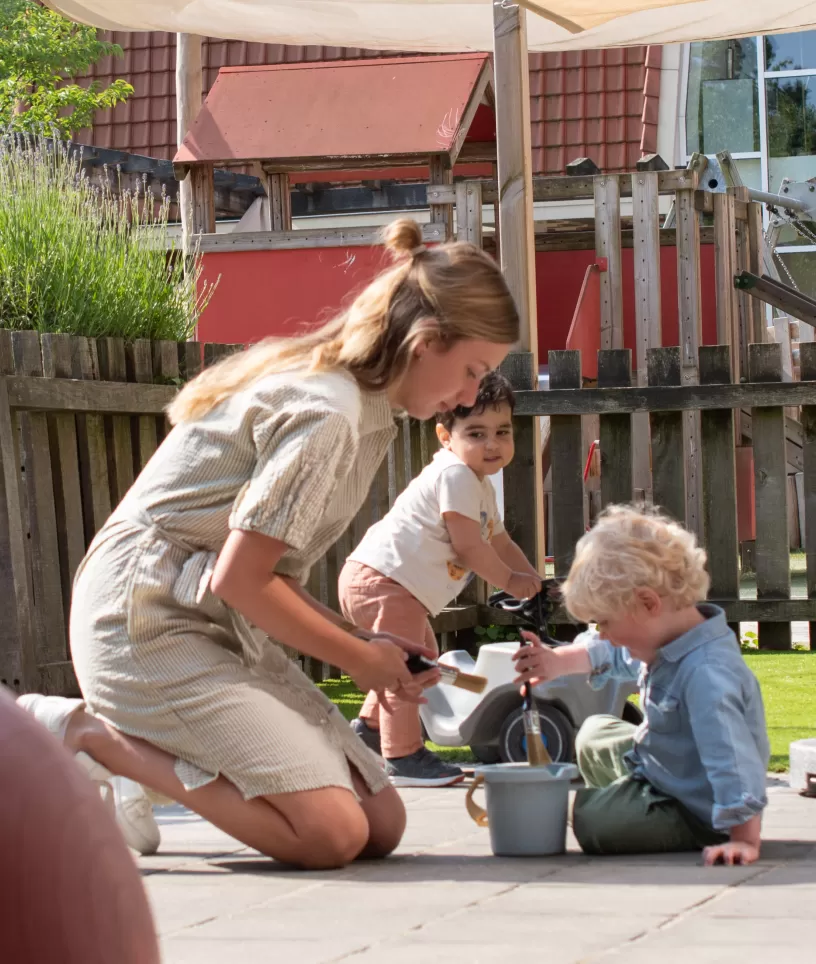 Egelantier buiten spelen