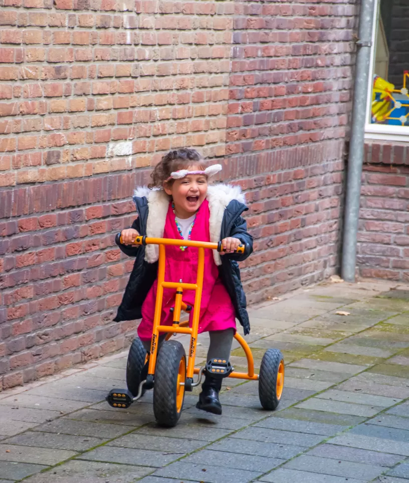 Meisje op de fiets