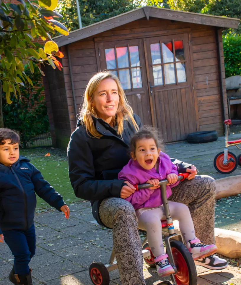 PM met kinderen op fiets