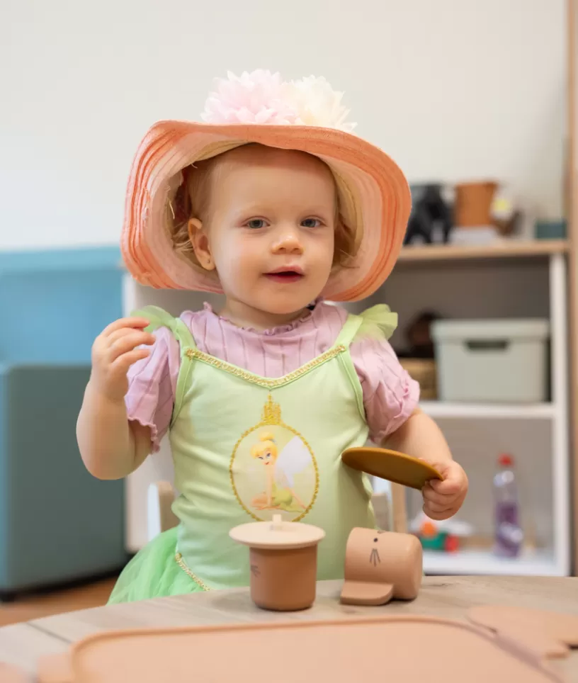 Dribbel spelend meisje