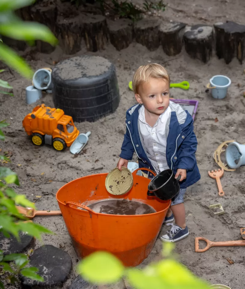 zandbak jongen