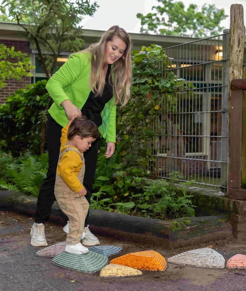 pm'ers en kind klauteren