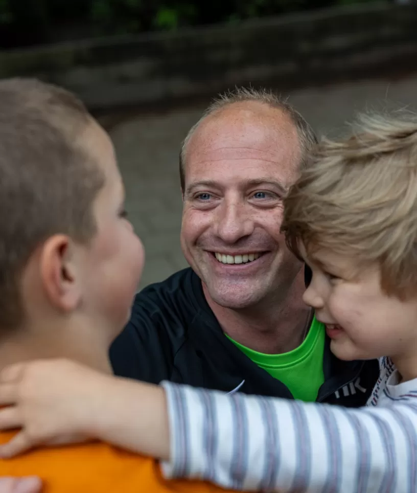 Pedagogisch medewerker met kinderen