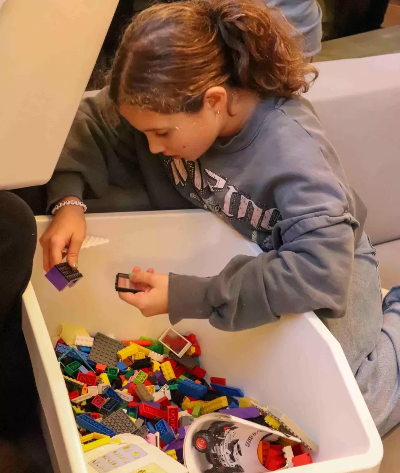 meisje met lego
