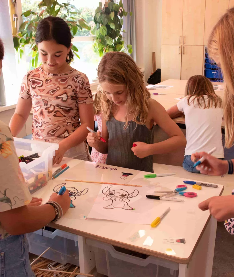 Kinderen knutselen
