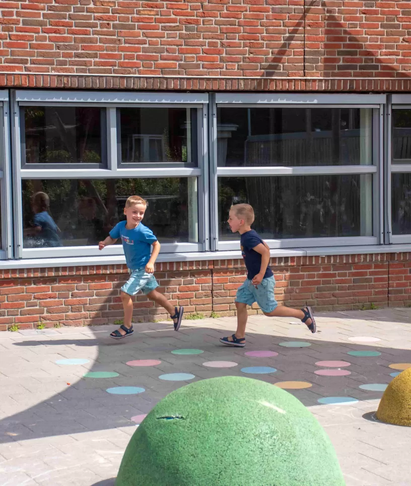 Tweeling aan het spelen