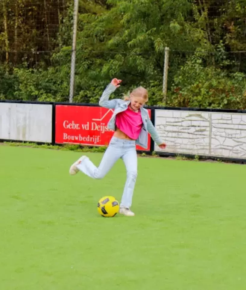 meisje voetballen