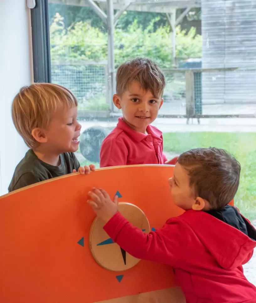 Kinderdagverblijf Avonturijn kindjes spelen