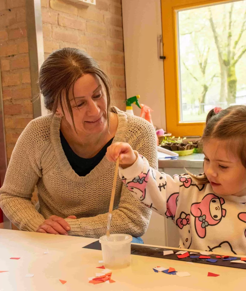 Pm met kind knutselen