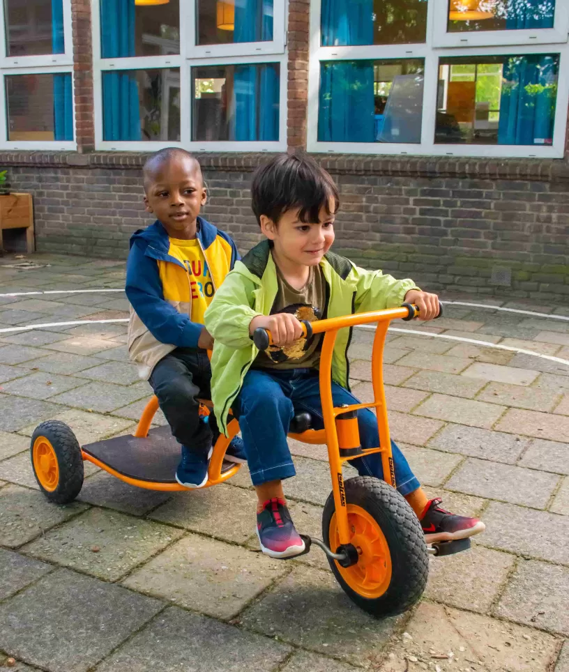 Kinderen op de fiets