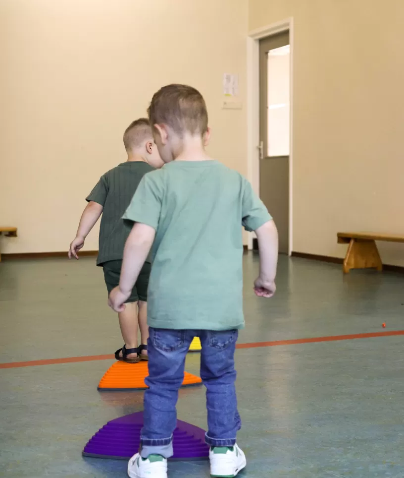Kinderen spelen op de peuterspeelzaal