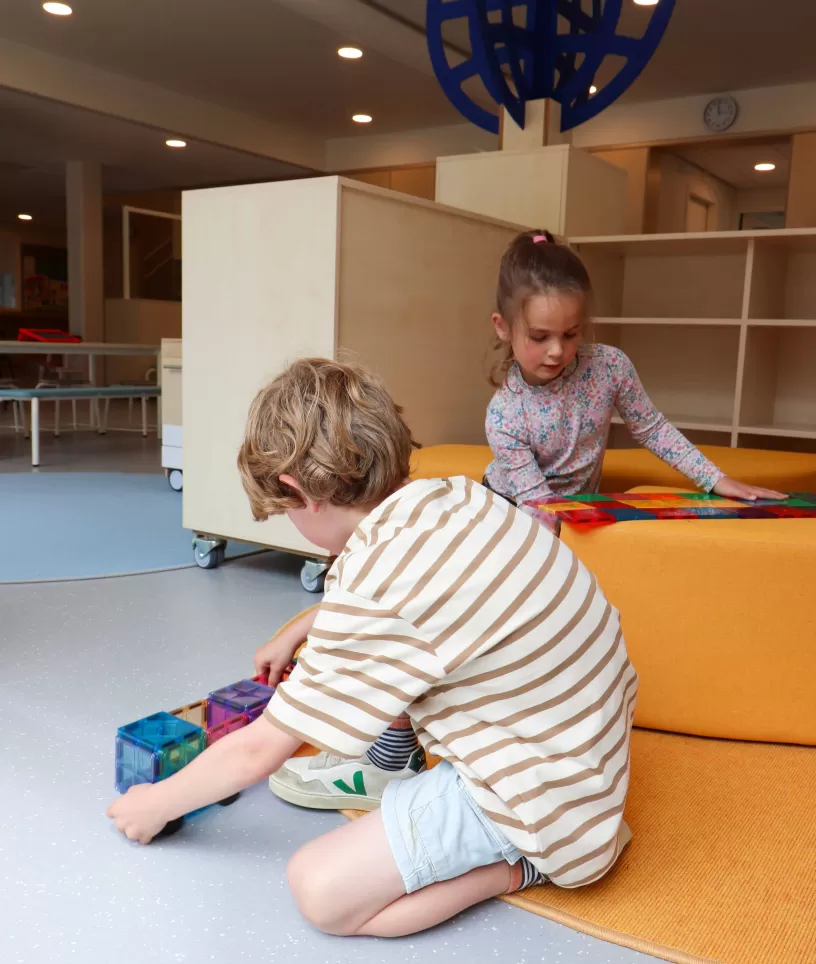 spelende kinderen